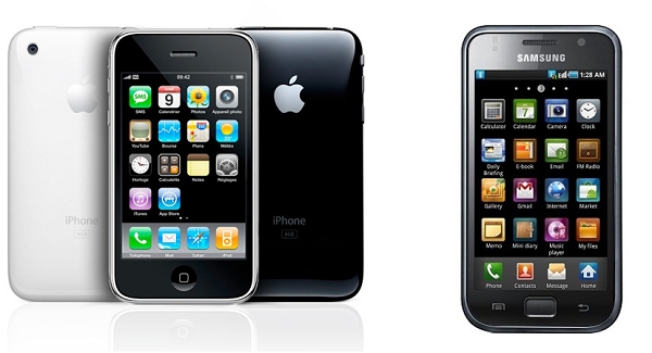 (왼)아이폰과(오)삼성은 각각 앞다투어 스마트폰을 출시했다.