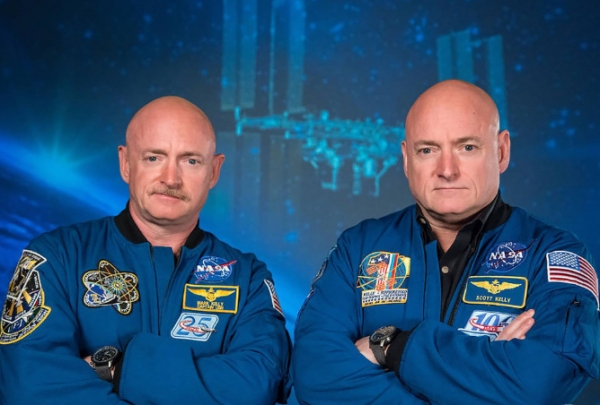 미항공우주국(NASA) '쌍둥이 비교 조사'에 참여한 일란성 쌍둥이 우주 비행사 스콧 켈리(오른쪽)와 마크 켈리(왼쪽)