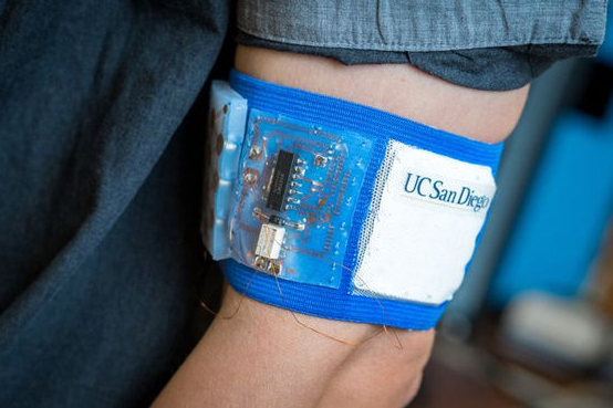 UCSD 렌컨 첸 연구팀이 개발한 패치형 소형 냉각장치 'TED' 시제품