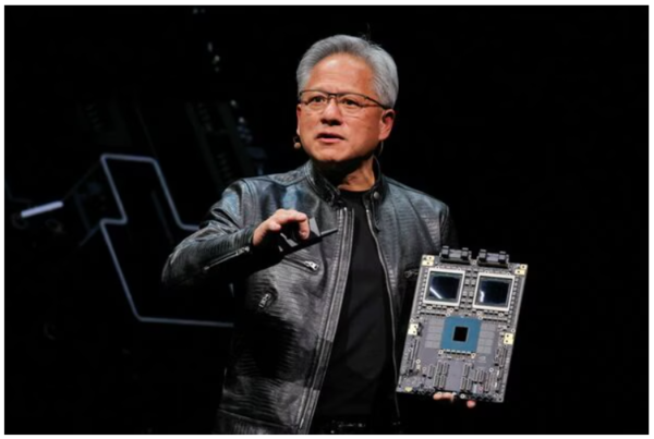 젠슨 황 엔비디아 CEO의 블랙웰 소개 모습 ⓒ데일리포스트=이미지 제공/엔비디아 