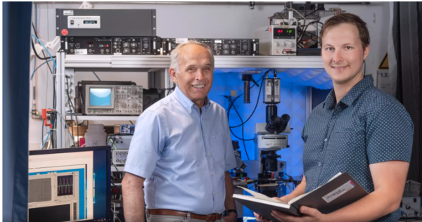 독일 뮌헨공대 연구팀의 아서 코너스 교수(좌)와 베네딕트 조트 박사(우) ⓒ데일리포스트=이미지 제공/독일 뮌헨공대 연구팀