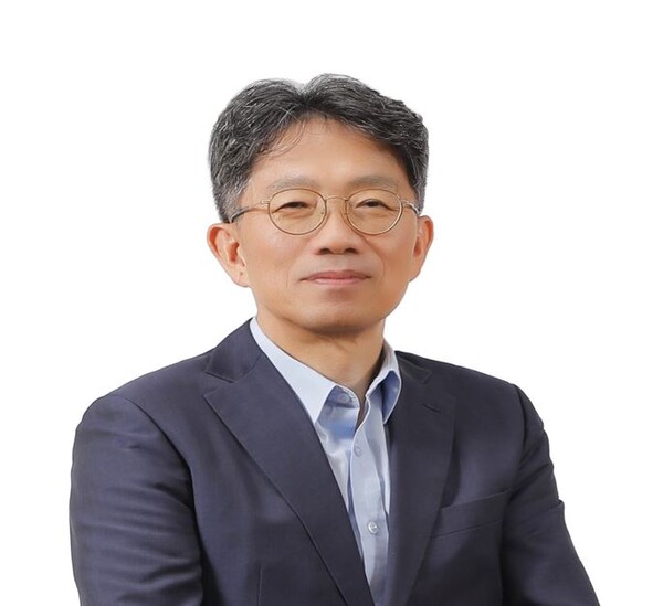 ©데일리포스트=2025년 과학기술훈장 수훈 코웨이엔텍 방윤혁 대표이사 / 코웨이 제공