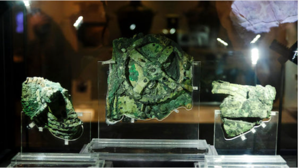 아테네 국립 고고학 박물관에 전시 중인 안티키티라 기계 부품들 ⓒ데일리포스트=이미지 제공/아테네 국립 고고학 박물관