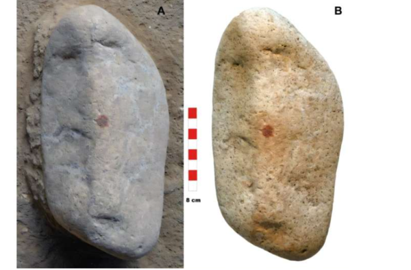 A. 석영 조각이 완전히 발굴되기 전의 모습. B. 발굴이 완료된 후, 중앙의 붉은 점과 주요 함몰 부위를 확인할 수 있다. ⓒ데일리포스트=이미지 제공/Journal of Archaeological and Anthropological Sciences