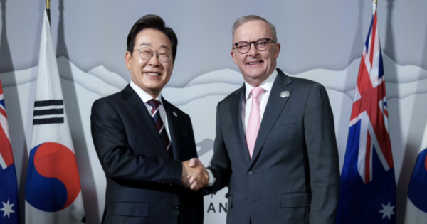 주요 7개국(G7) 정상회의에 참석한 이재명 대통령이 앤서니 앨버니지 호주 총리와 악수하고 있다. ⓒ데일리포스트=이미지 제공/앤서니 앨버니지 호주 총리 X(구 트위터)