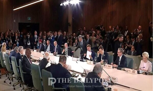 ©데일리포스트=캐나다에서 개최한 주요 7개국(G7) 정상회의에 초청받은 이재명 대통령(사진 중앙 우측에서 세 번째) / DB