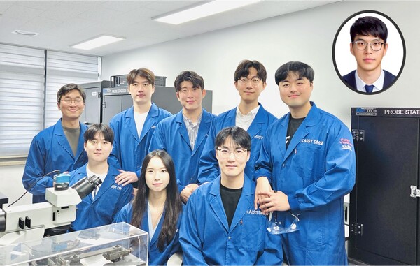 (연구팀 사진) 맨 왼쪽부터 시계방향으로 김경민 교수, 이민구, 김대희, 송한찬 박사 (제1저자, 현 ETRI), 고태욱, 최문구, 김은영, 강준모 연구원, (우측상단) 본 연구를 주도한 박우준 박사 (제1저자, 현 독일 율리히 연구소)   ⓒ데일리포스트=이미지 제공/KAIST