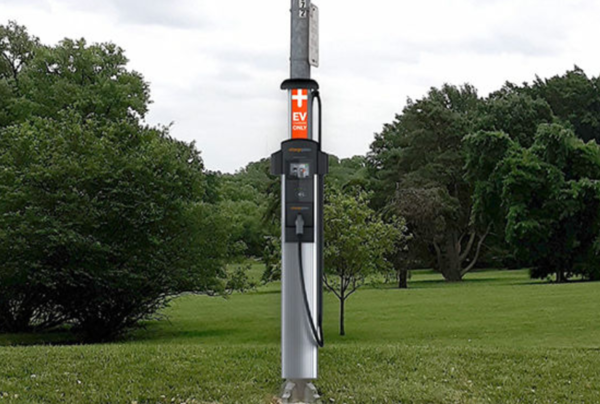 도시 가로등 기둥에 설치된 EV 충전 모듈. ⓒ데일리포스트=이미지 제공/미국 펜실베이니아 주립대 연구팀